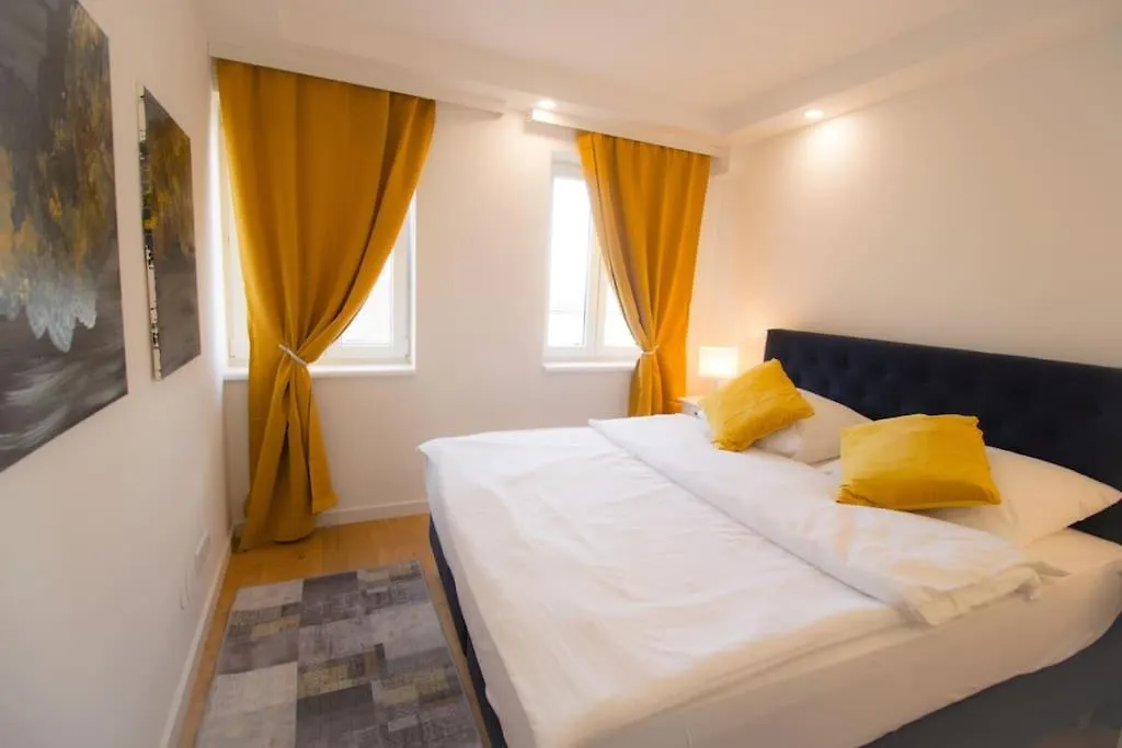 Charming Apartment In Heart Of Vienna L Jos20 0*,  Østrig